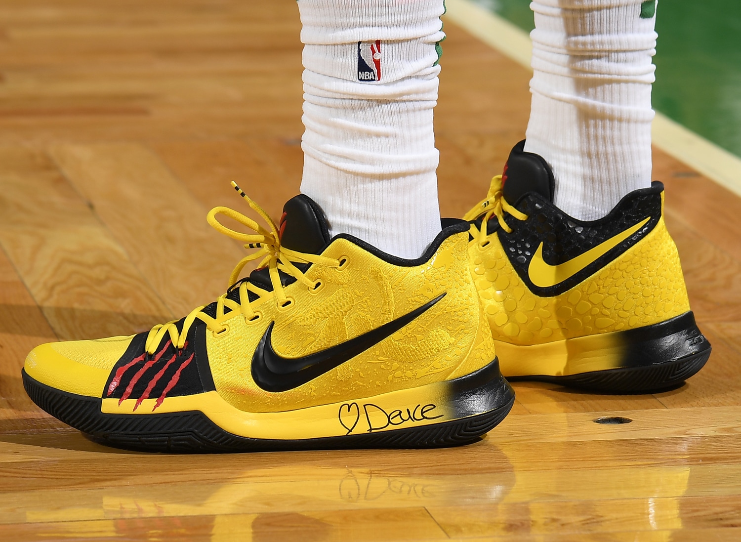 ナイキ カイリー4 イヤー オブ ザ モンキー Kyrie 4 'Year of the